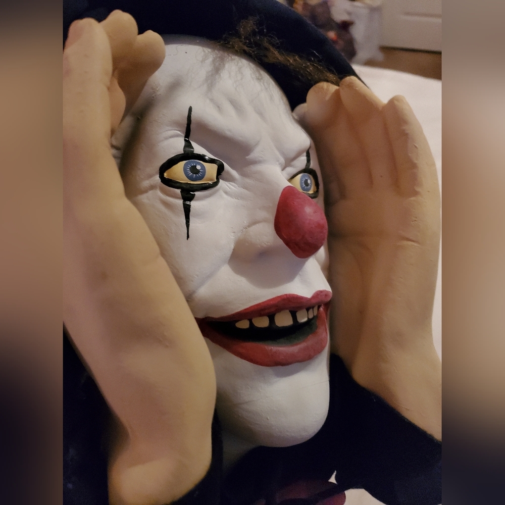 3D Clown Window Peeker Halloween - Picture 2 of 8